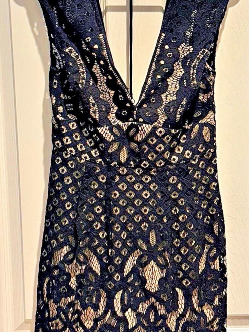 Free People Black Floral Lace V-Neck Sleeveless Romper Ring Closure Size 4